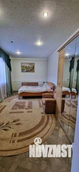 Коттедж 272м², 2-этажный, участок 10 сот.  