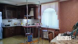 Дом 330м², 3-этажный, участок 6 сот.  