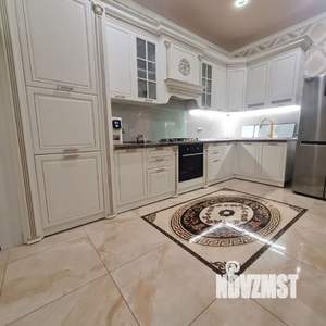 Дом 350м², 2-этажный, участок 12 сот.  