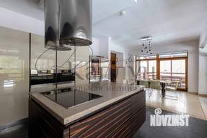 Дом 430м², 3-этажный, участок 14 сот.  