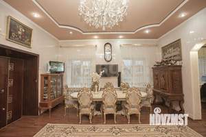 Дом 246м², 2-этажный, участок 10 сот.  