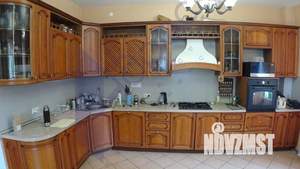 Коттедж 613м&sup2;, 3-этажный, участок 26 сот.  