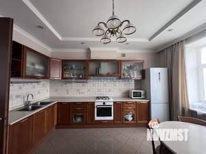 Дом 562м², 2-этажный, участок 5 сот.  