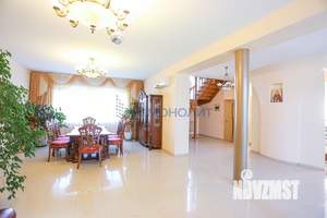 Дом 594м², 3-этажный, участок 12 сот.  