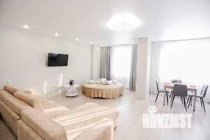 Студия квартира, посуточно, 43м2, 12/19 этаж