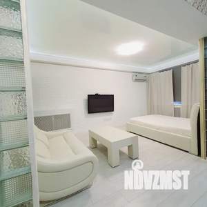 Студия квартира, посуточно, 33м2, 1/5 этаж