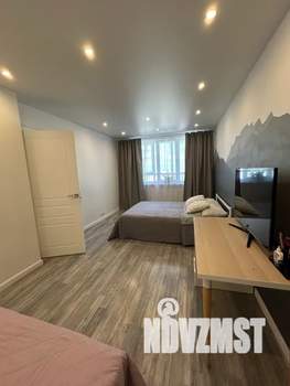 1-к квартира, посуточно, 40м2, 18/18 этаж