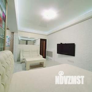 Студия квартира, посуточно, 33м2, 1/5 этаж