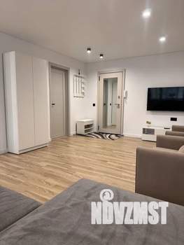 Студия квартира, посуточно, 35м2, 1/10 этаж