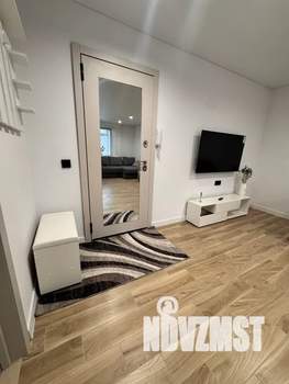 Студия квартира, посуточно, 35м2, 1/10 этаж