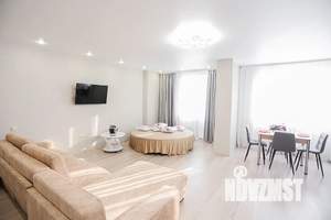 Студия квартира, посуточно, 43м2, 12/19 этаж