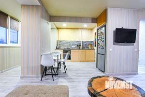 Студия квартира, посуточно, 42м2, 5/10 этаж