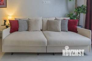 Студия квартира, посуточно, 38м2, 1/4 этаж