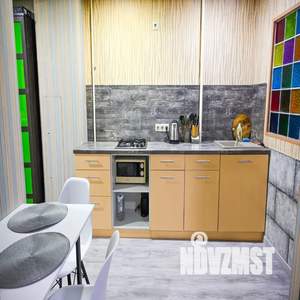 Студия квартира, посуточно, 42м2, 5/10 этаж