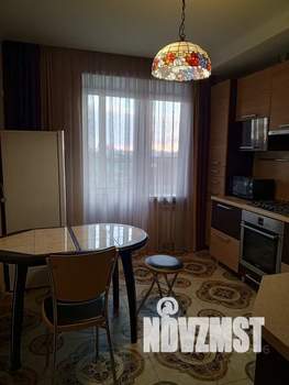 1-к квартира, посуточно, 57м2, 2/9 этаж