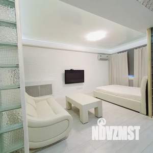 Студия квартира, посуточно, 33м2, 1/5 этаж