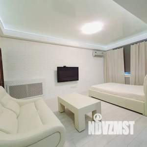 Студия квартира, посуточно, 33м2, 1/5 этаж