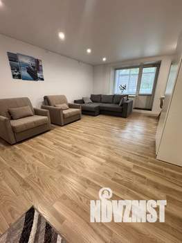 Студия квартира, посуточно, 35м2, 1/10 этаж