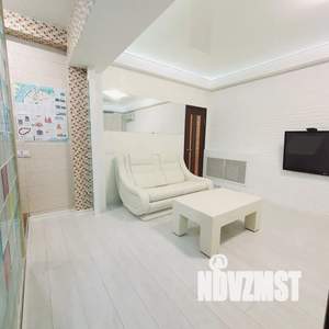 Студия квартира, посуточно, 33м2, 1/5 этаж