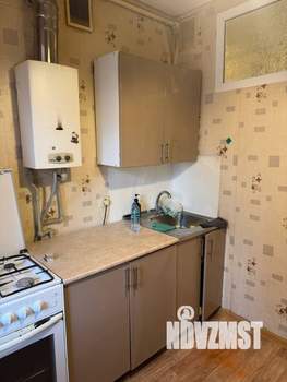 2-к квартира, вторичка, 42м2, 1/4 этаж