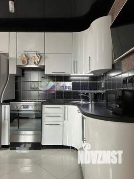 2-к квартира, вторичка, 63м2, 10/17 этаж