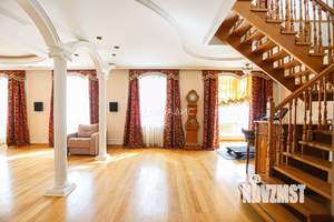 4-к квартира, вторичка, 249м2, 3/3 этаж