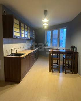 3-к квартира, вторичка, 102м2, 12/18 этаж