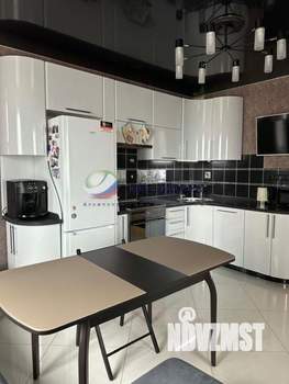 2-к квартира, вторичка, 63м2, 10/17 этаж