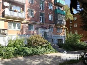 2-к квартира, вторичка, 43м2, 1/4 этаж
